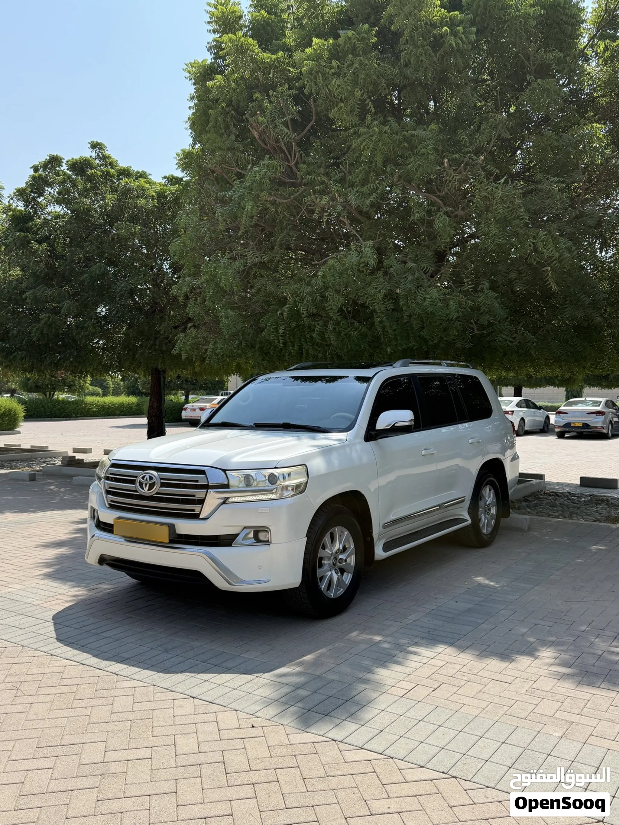لاندكروزر GXR 2016 بهوان المالك الاول بحالة الوكالة