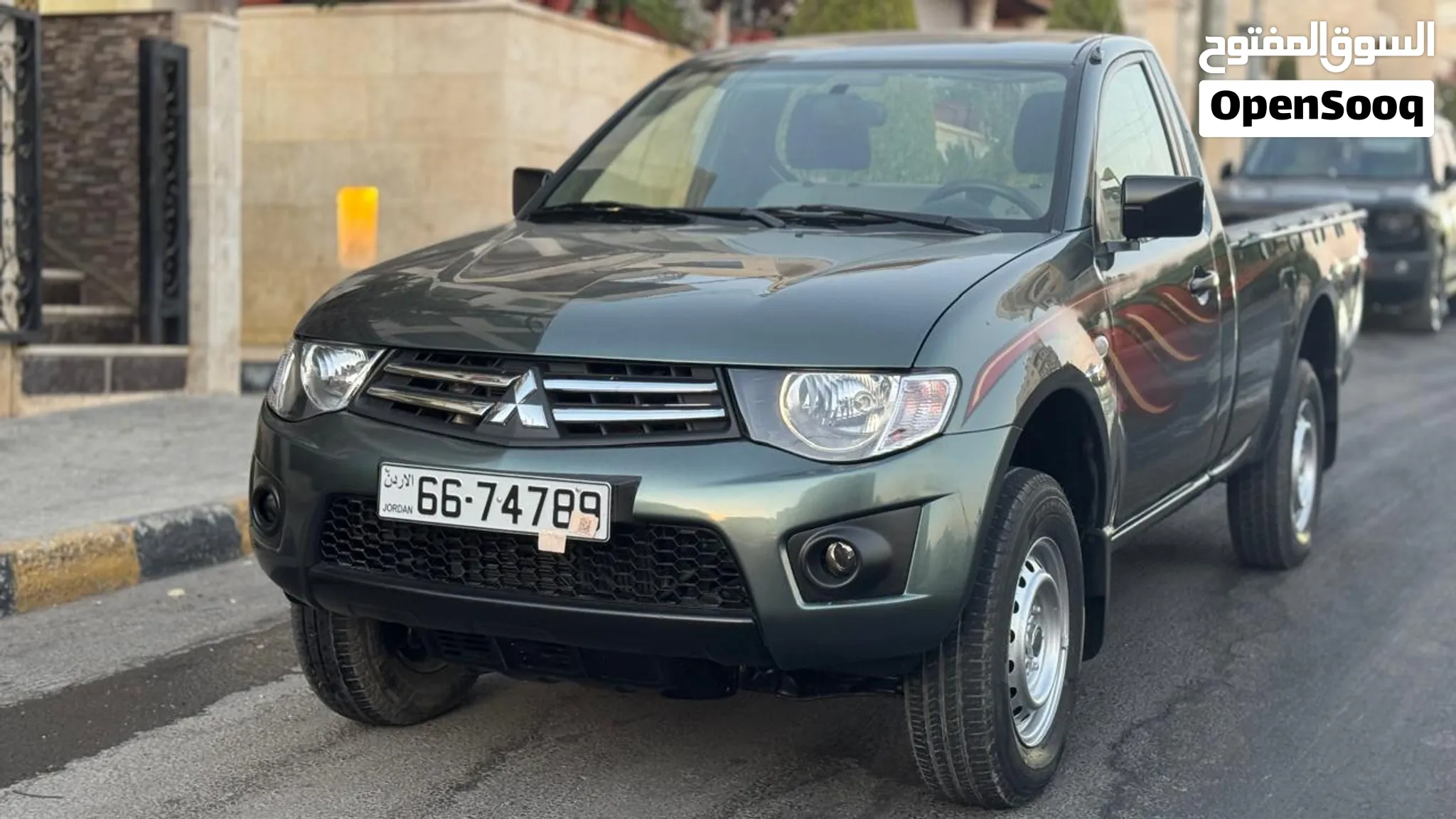 بك اب ميتسوبيشي L200 دفع رباعي عداد قليل وارد الوكالة