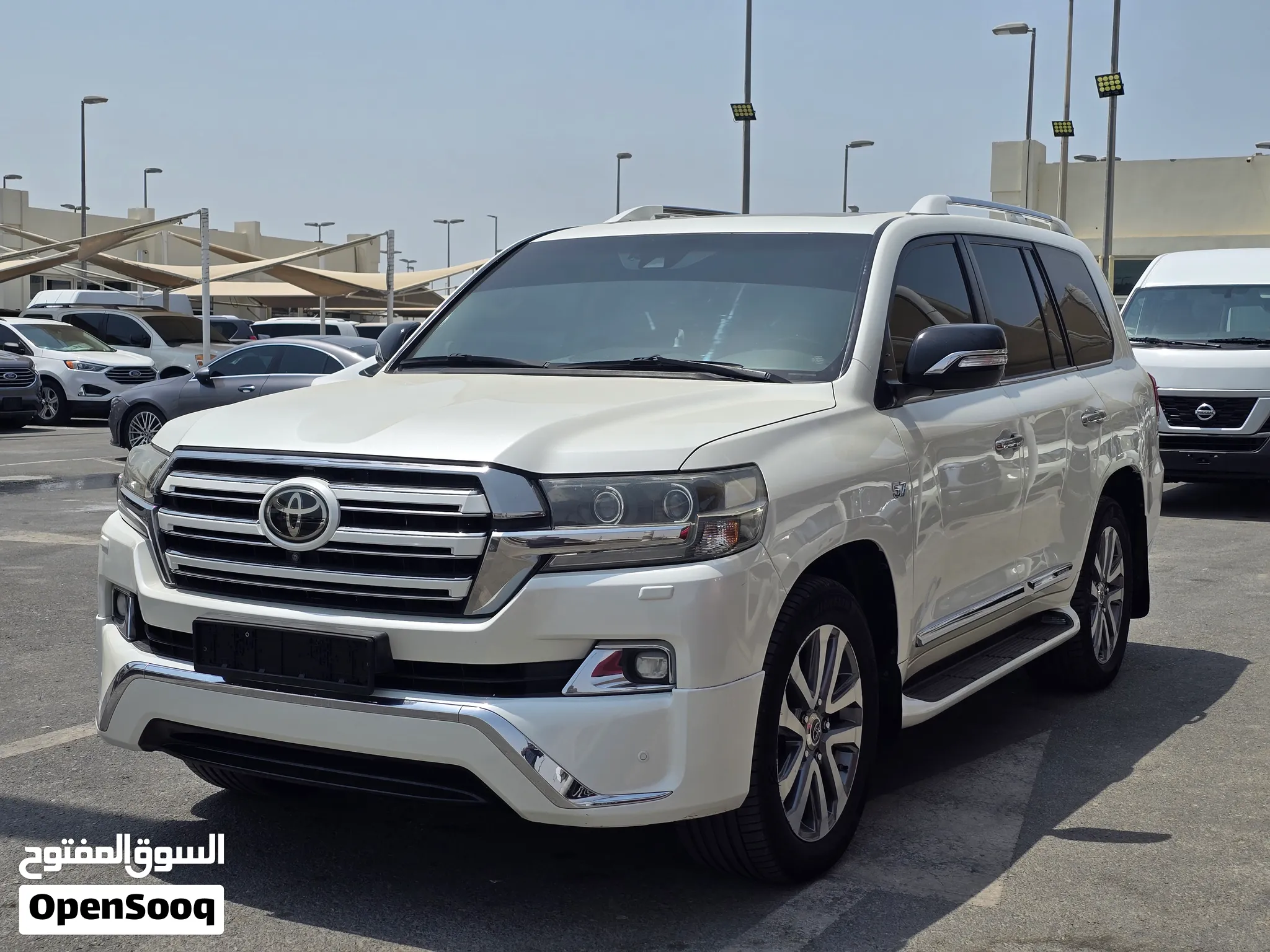 تويوتا لاندكروزر VX.S 2017 محرك اللكزس 5.7 مالك اول مفتاح اعلى مواصفات White Edition مواصفات خاصه