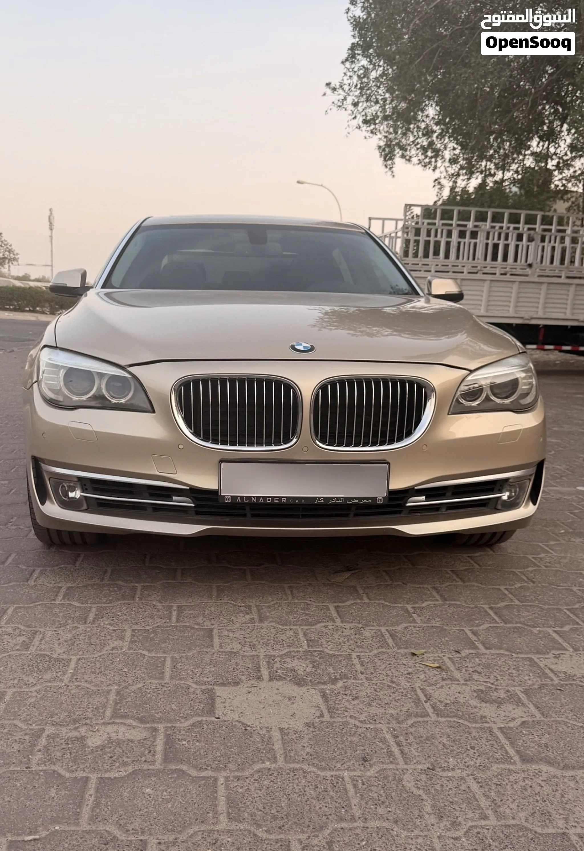 BMW 740 I الدرجه الأولى بالمواصفات لونًمميز