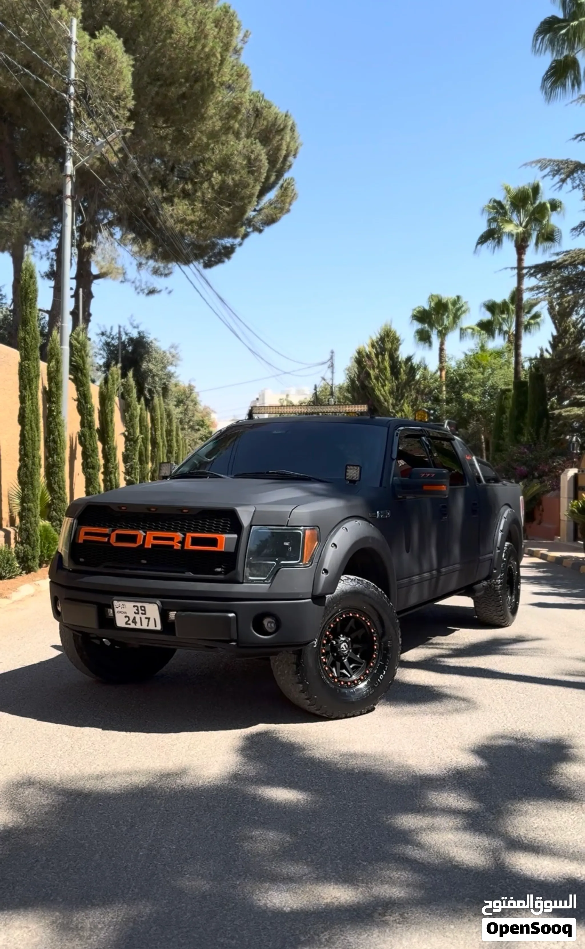 Ford F150 platinum اعلى صنف للبيع بسعر نار لون اسود Matt