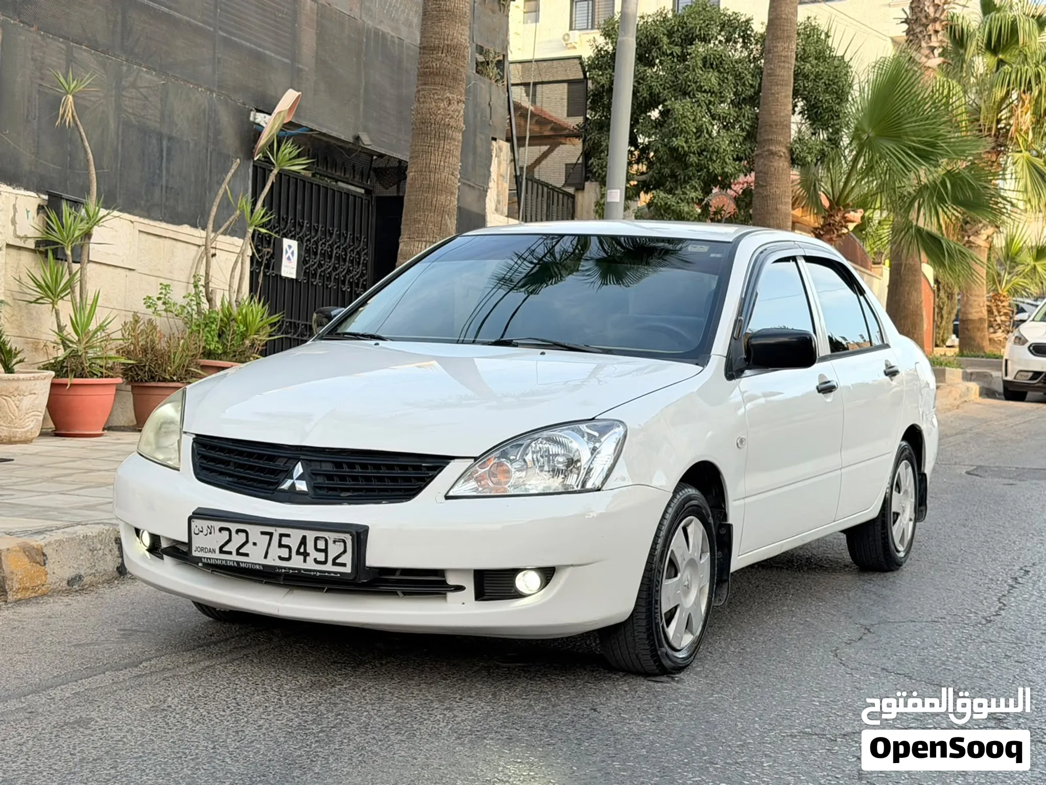 ميتسوبيشي لانسر موديل 2013فل اوتوماتيك لون ابيض 1300cc