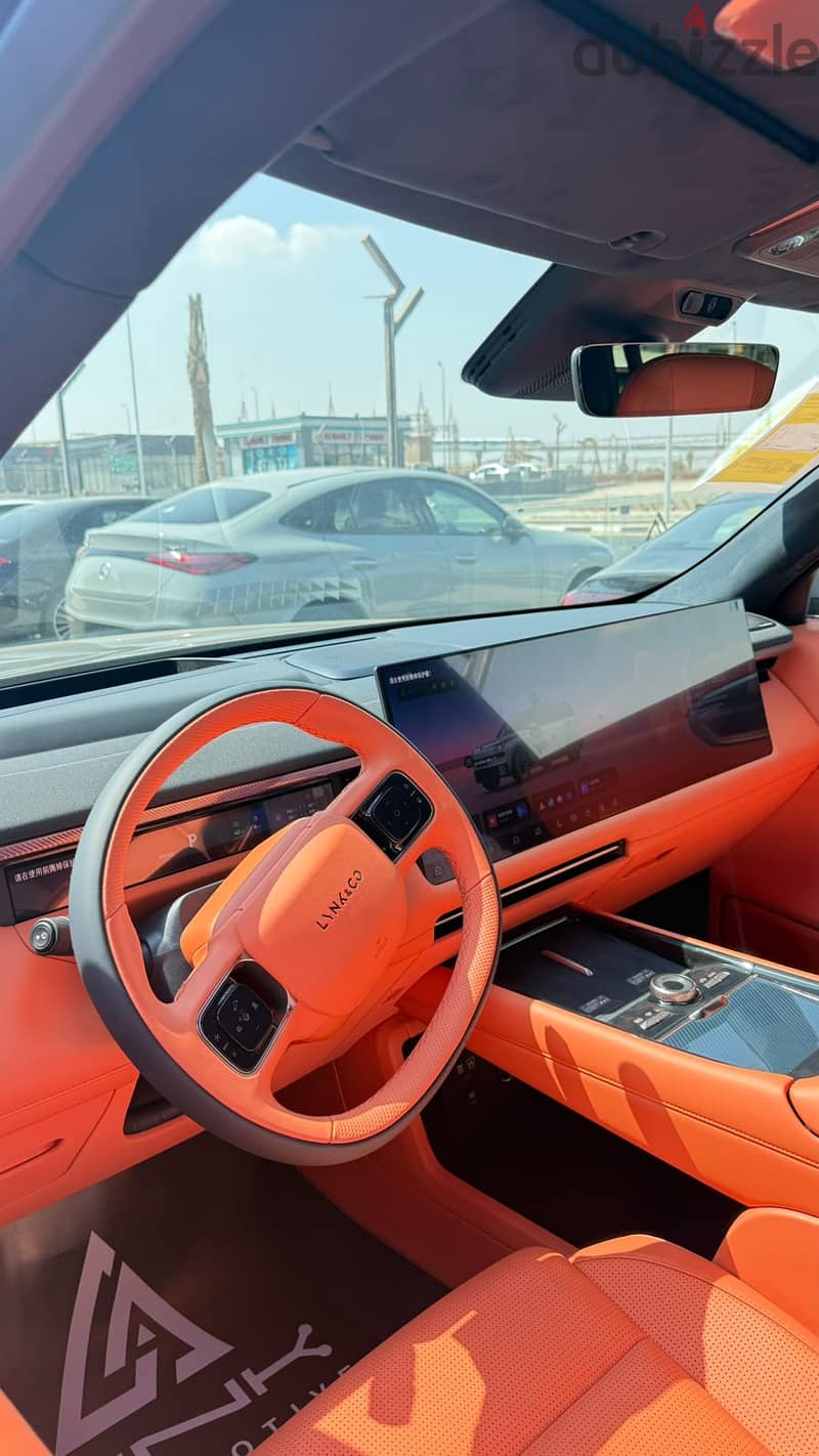 Lynk & Co 900 2026 سوف وير انجليزي+وحدة شحن اصلية