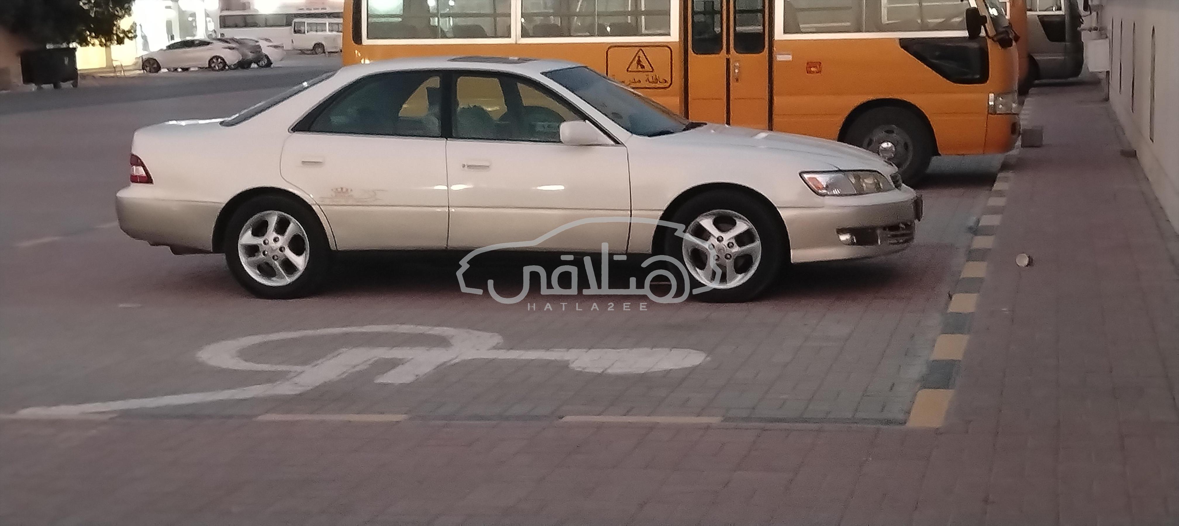 لكزس ES 300 2000 للبيع بركاء