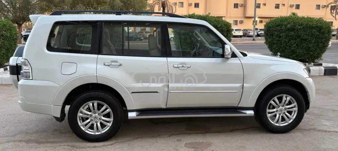 ميتسوبيشي باجيرو 2022 للبيع الرياض