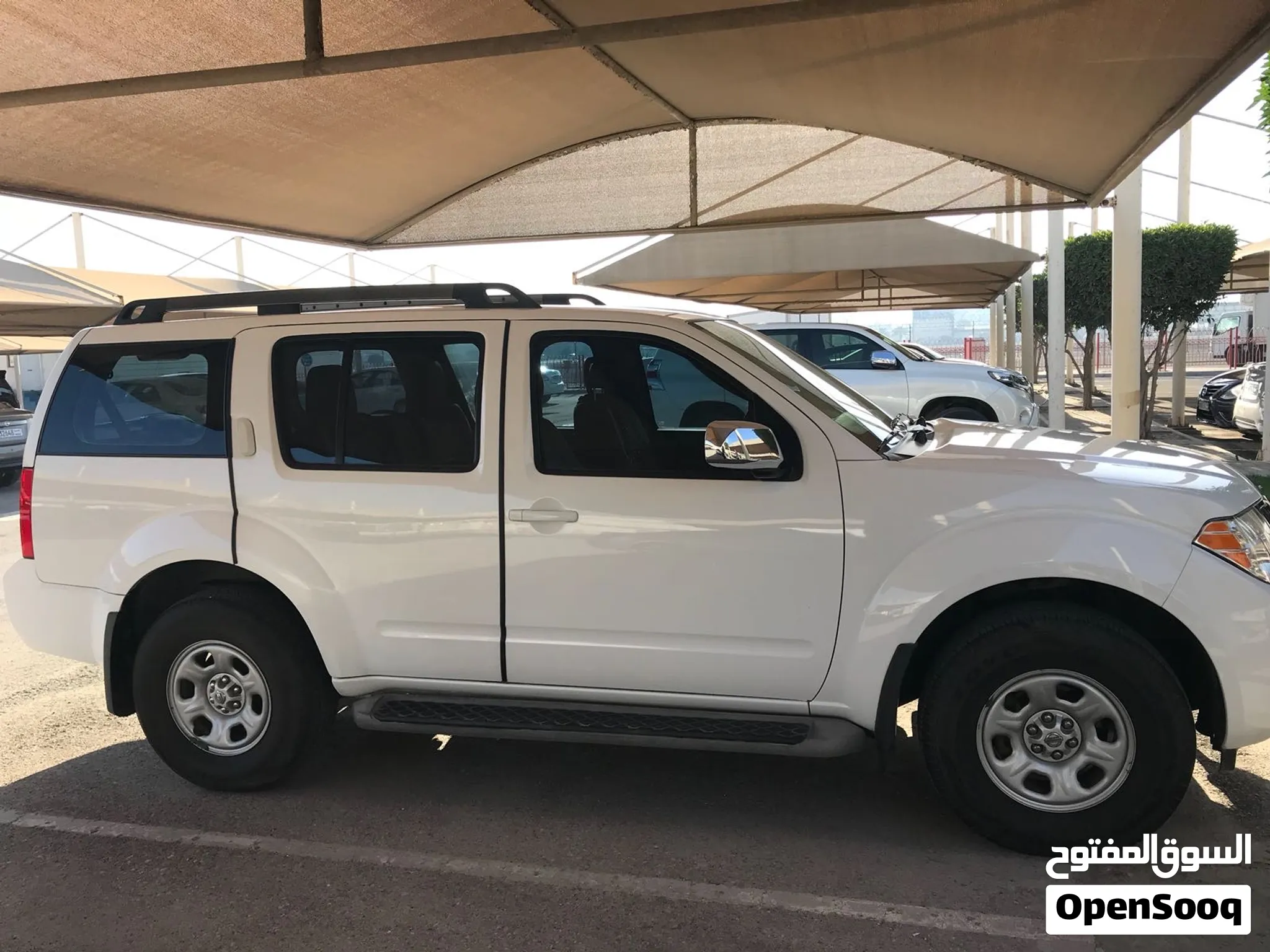 Nissan pathfinder (selling urgently)