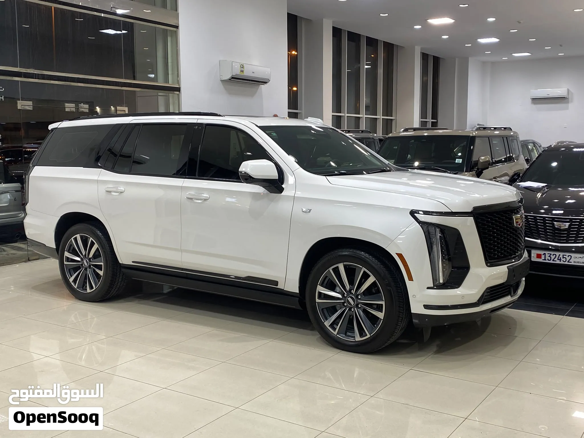 Cadillac Escalade 600 / 2025 (White)