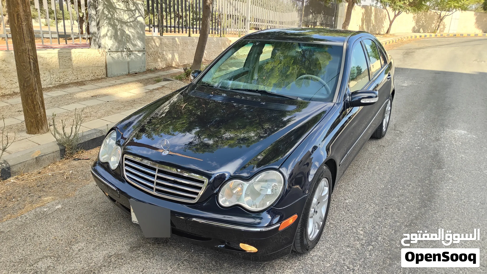 مرسيدس بنز C200 تب نضافة مميزه جدا
