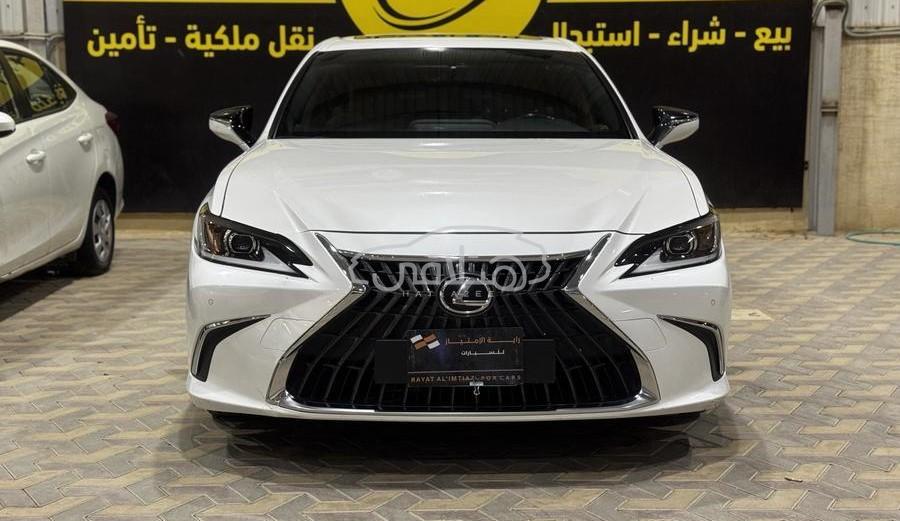 لكزس Es 2024 للبيع الرياض