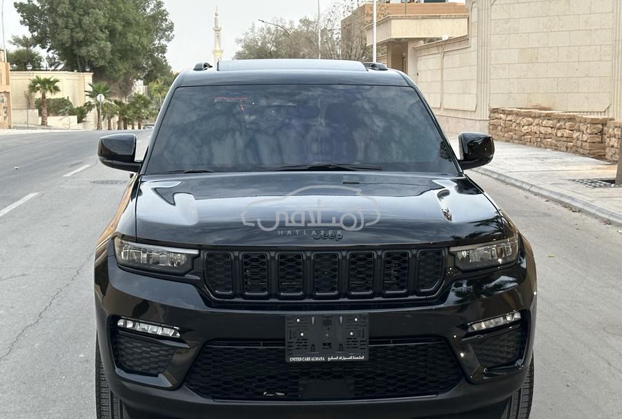جيب جراند شيروكي 2023 للبيع الرياض