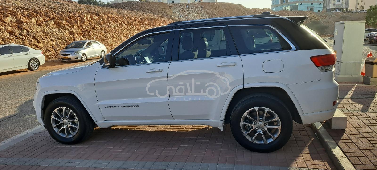 جيب جراند شيروكي 2015 للبيع مسقط هيلز