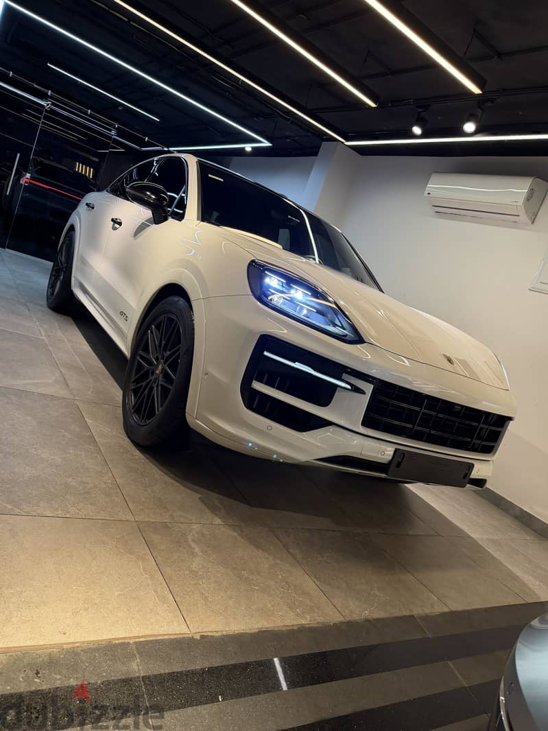 porsche cayenne gts 2025