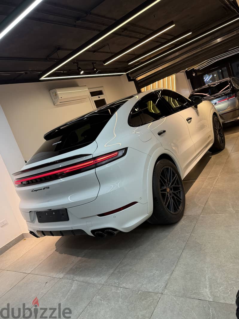 porsche cayenne gts 2025