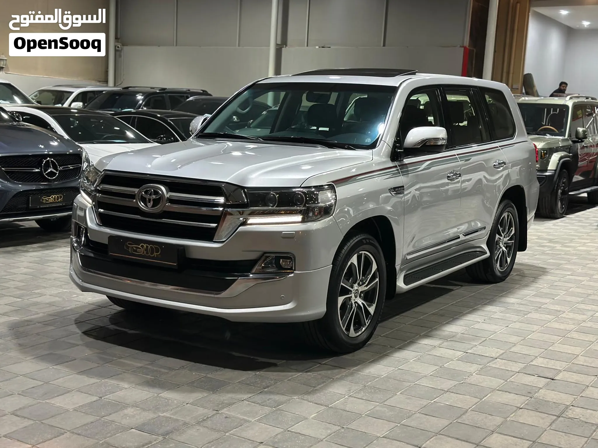 Land Cruiser GXR Grand Touring V8