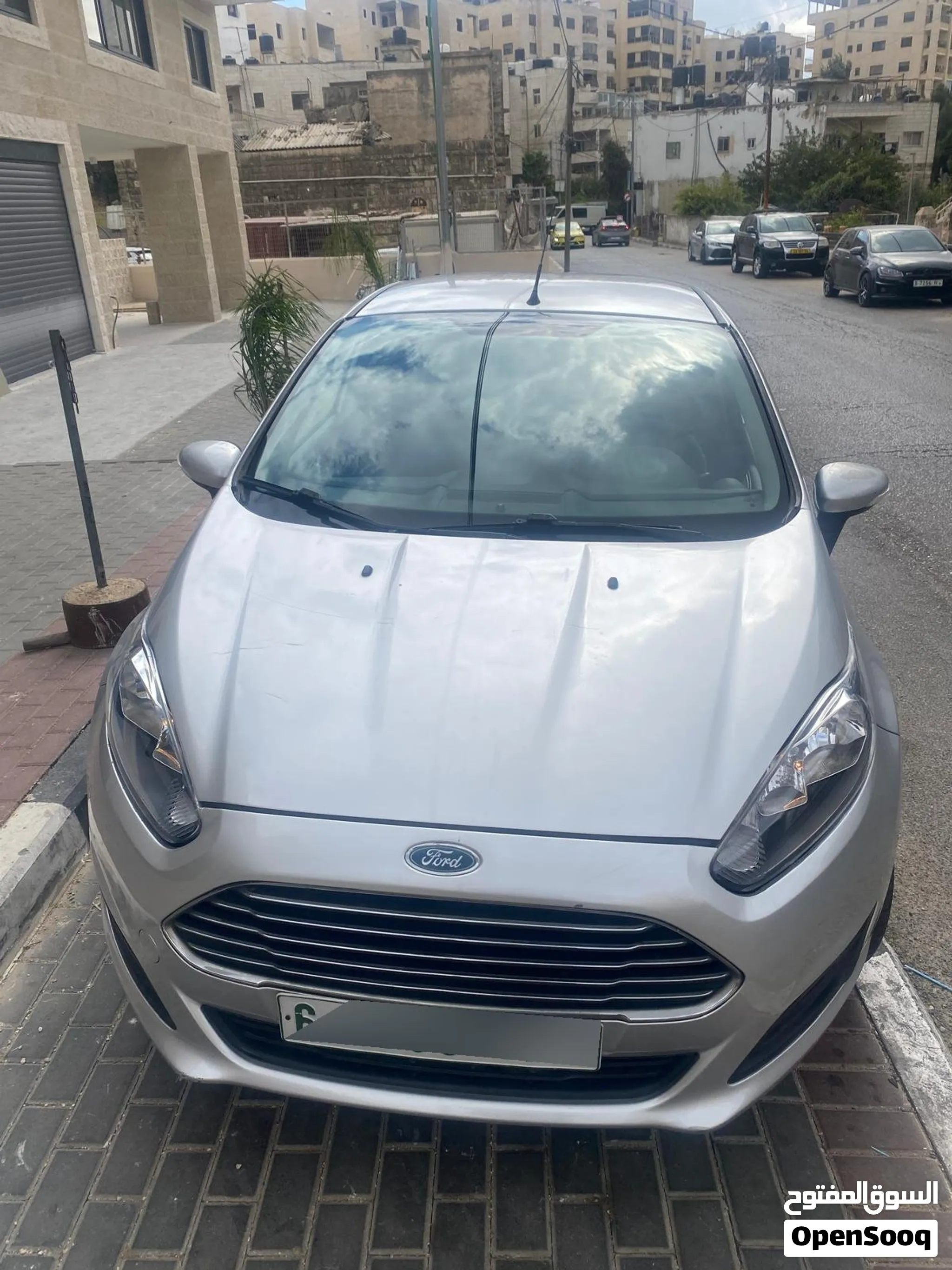 فورد فيستا جير عادي سيارة بحالة الوكالة