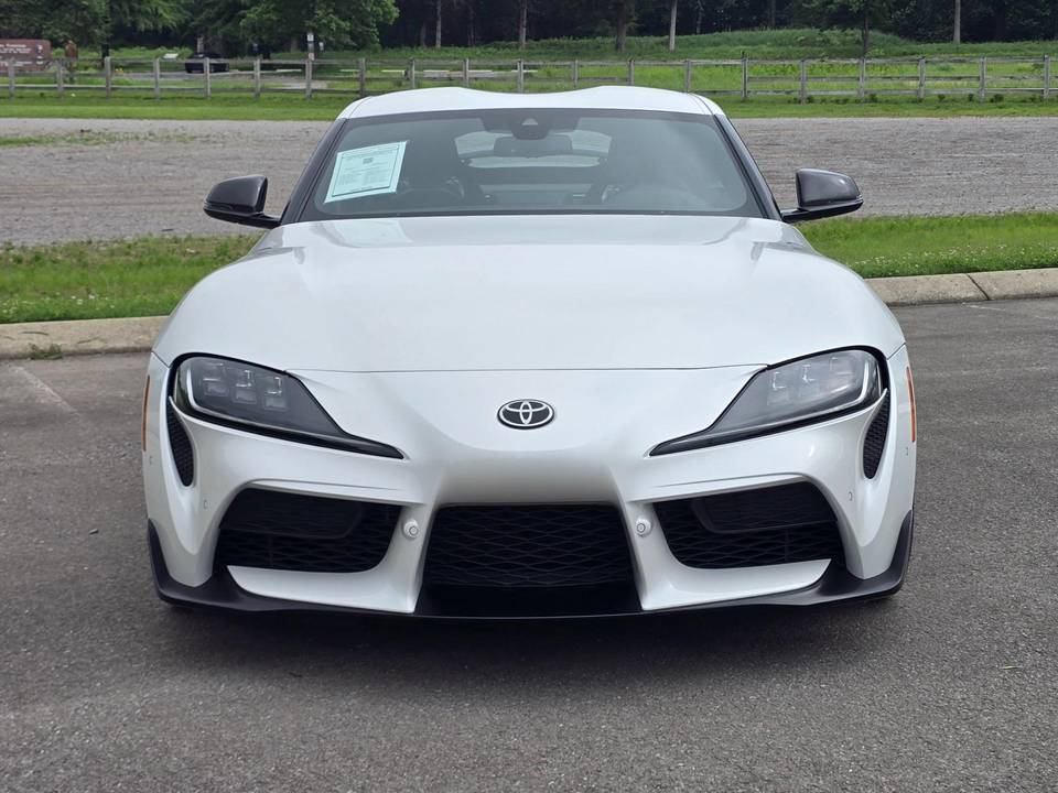 تويوتا GR Supra 2024 مع أغطية مرايا من ألياف الكربون