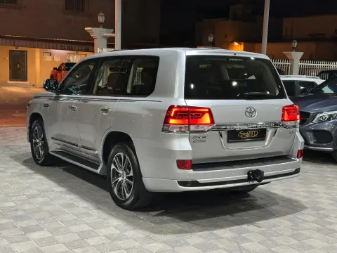تويوتا لاند كروزر GXR جراند تورينج V8 موديل 2020