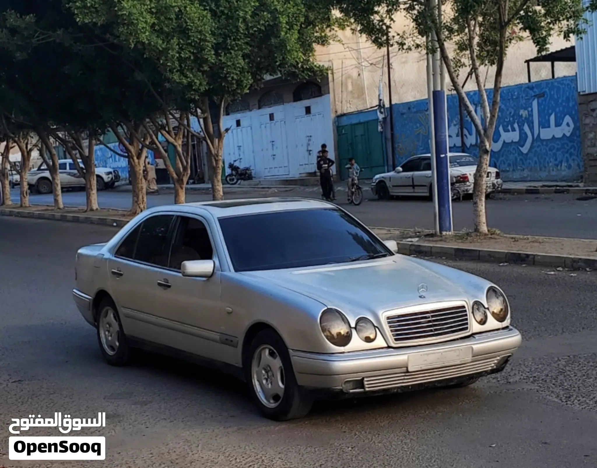 مرسديس عقرب 2000