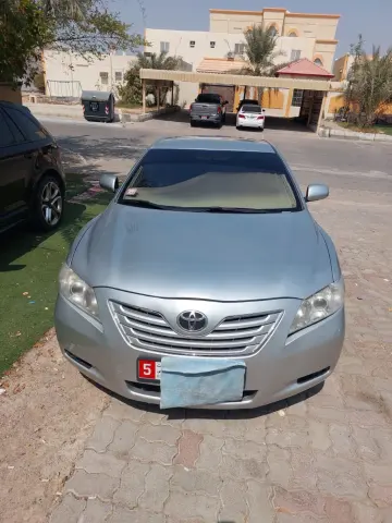 للبيع المستعجل: تويوتا كامري 2007 فئة GL أوتوماتيك فضية