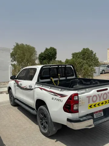 تويوتا هايلوكس SR5 2023 يدوي دفع رباعي للبيع
