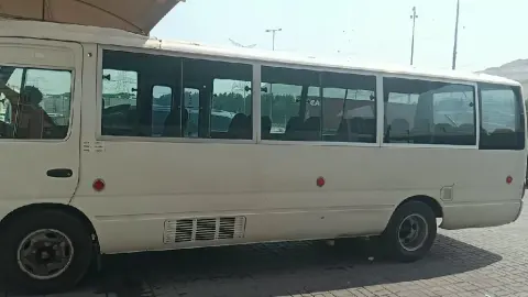باص تويوتا كوستر 2002 للبيع في الشارقة