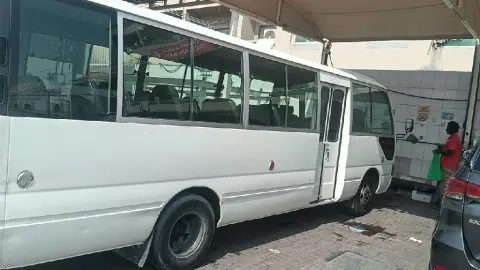 باص تويوتا كوستر 2002 للبيع في الشارقة
