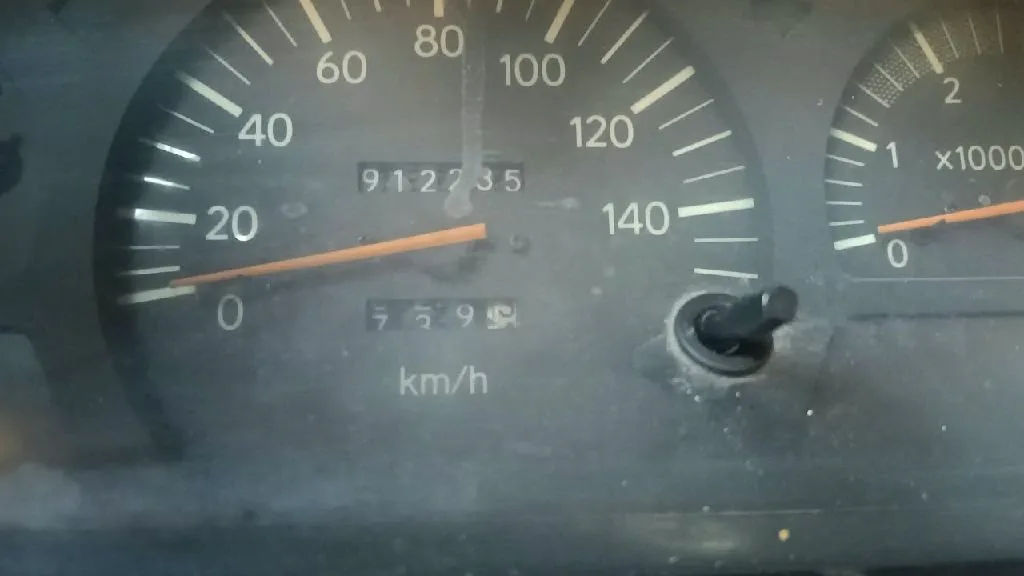 باص تويوتا كوستر 2002 للبيع في الشارقة