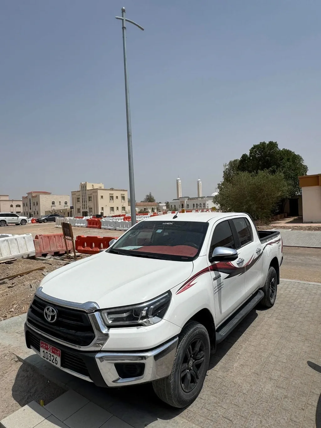تويوتا هايلوكس SR5 2023 يدوي دفع رباعي للبيع