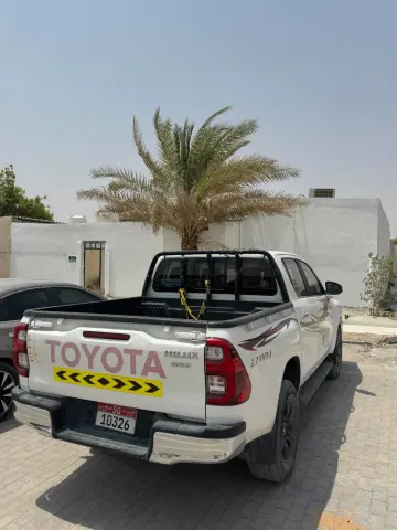 تويوتا هايلوكس SR5 2023 يدوي دفع رباعي للبيع
