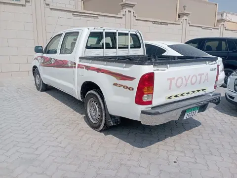 تويوتا هيلوكس 2011 جير عادي نظيفة