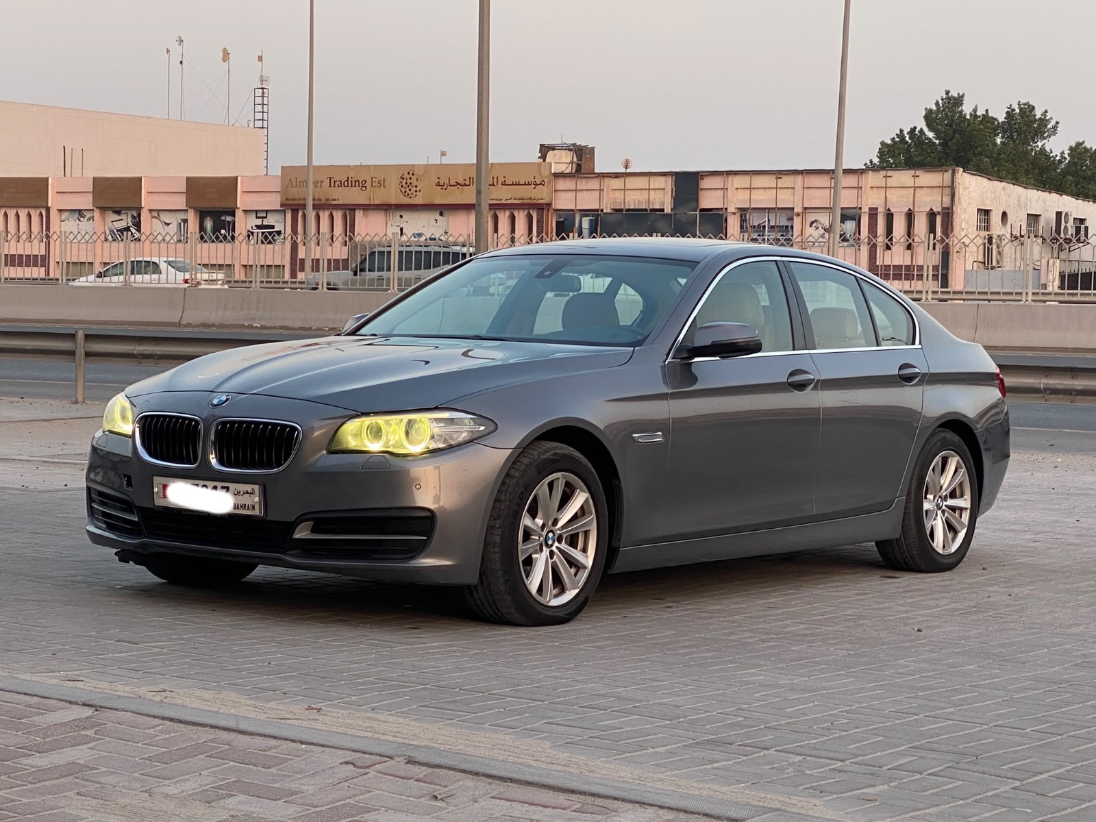 بي إم دبليو 520i 2015 (رمادي)