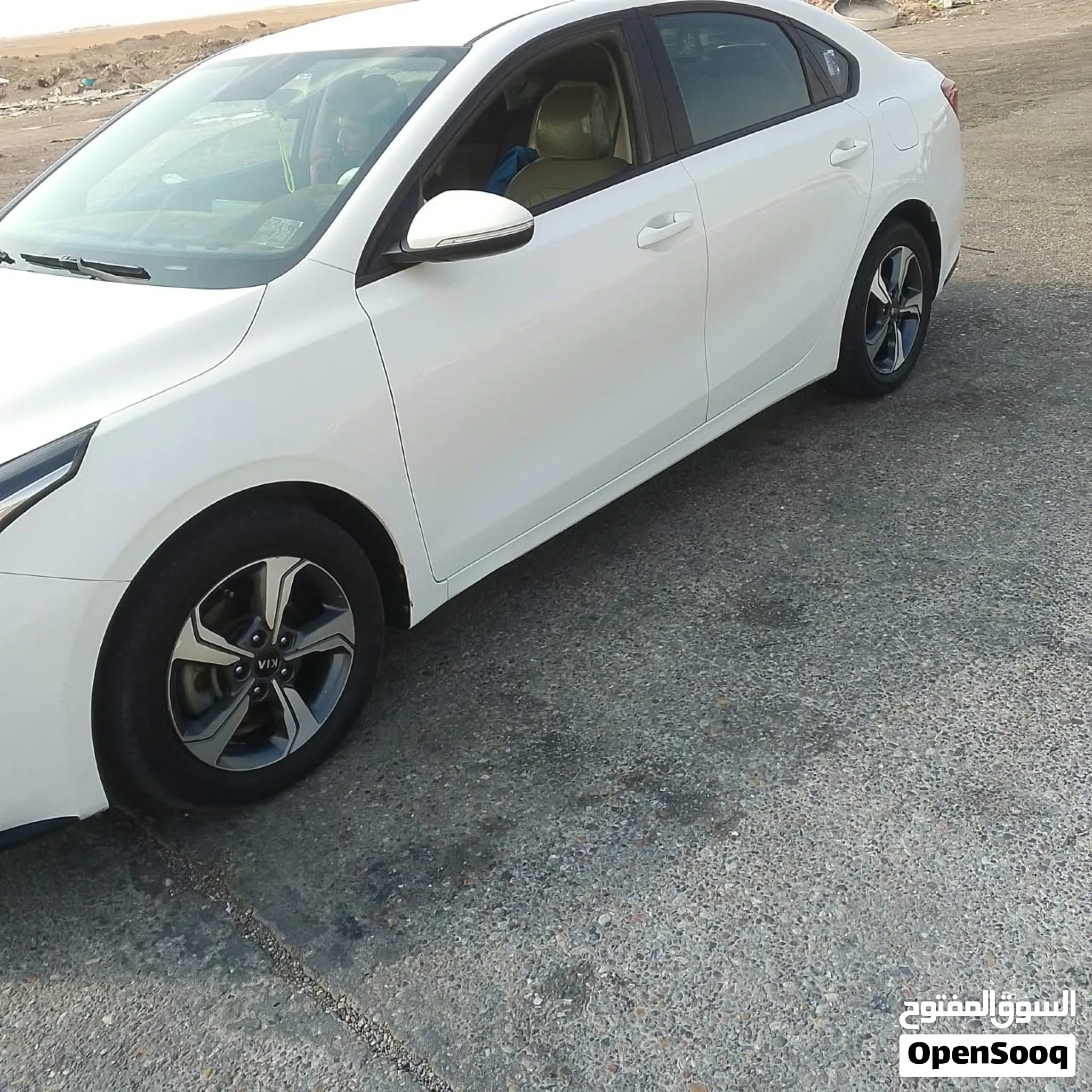 سيراتو 2019 مبدل باب خلفي وجاملق بي صبغ اامامي