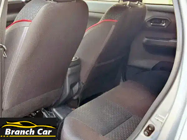 تويوتا رايز 2023 فضي للبيع: كالجديدة تماماً بضمان الوكالة وتأمين شامل!