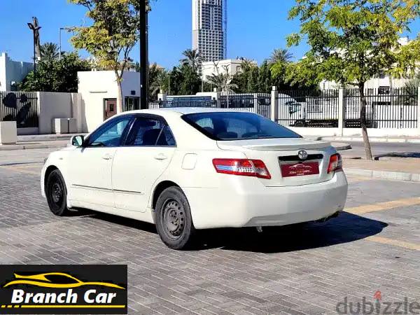 فرصة ذهبية! تويوتا كامري 2011 بيضاء – بحالة ممتازة وتأمين وتمرير حتى يوليو 2026!