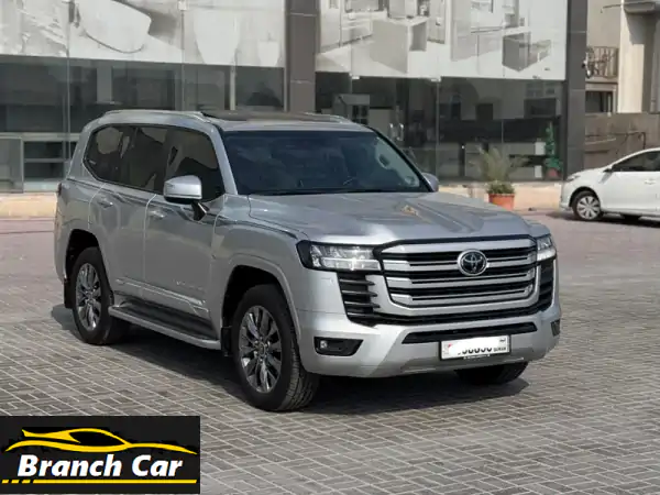 فرصة استثنائية: تويوتا لاندكروزر GXR 2024 فضي - 4400 كم...