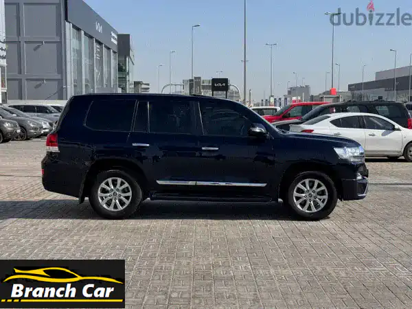 تويوتا لاندكروزر GXR 2017 أزرق للبيع - فل أوبشن، فخامة وقوة لا تضاهى (البحرين)