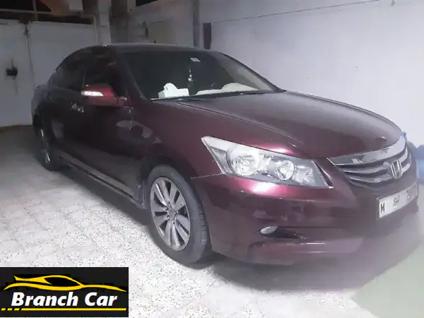 اكتشف هوندا أكورد الجيل الثامن المحدث LX: أناقة...