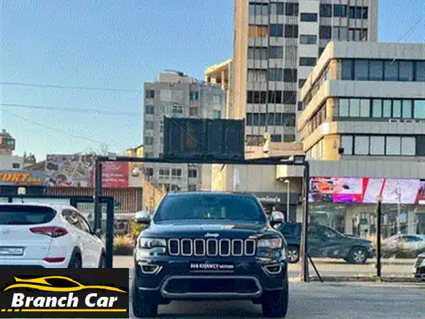 جيب جراند شيروكي 2018 | 4x4 أسود فخم - نظافة فائقة وسجل خالٍ من الحوادث - السعر 17,200$ نهائي!