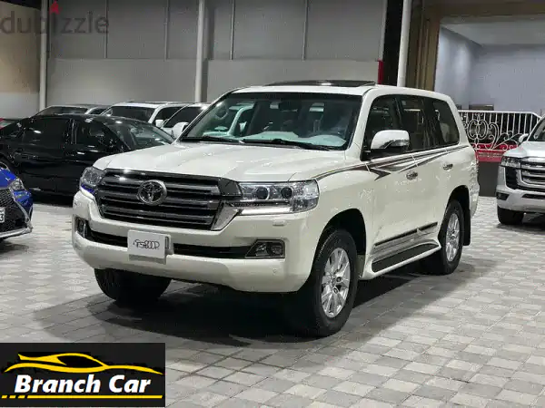 تويوتا لاند كروزر 2018 بيضاء فل أوبشن – تأمين لـ 2027...