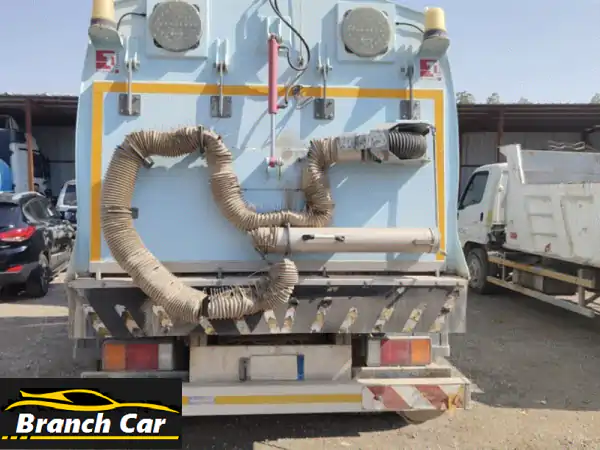 فرصة ذهبية بالرياض! شاحنة هيونداي 2017 + مكنسة طرق...