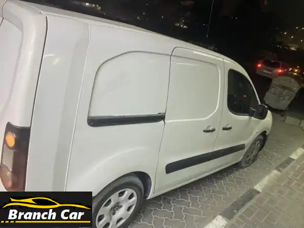 سيارة بيجو فان 2016 مجهزة بمغسلة سيارة أو نظام تبريد، سعة الركاب 3 مقاعد للبيع، السعر 15 ألف درهم