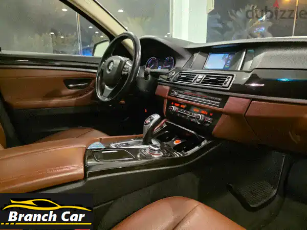BMW 528i 2014 فضية للبيع | فخامة الأداء توربو | BD 4,200