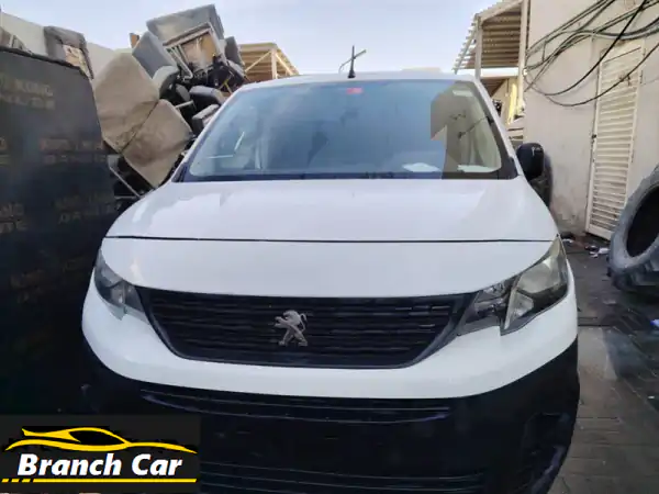 امتلك الآن: بيجو بارتنر 2021 نظيفة جداً وبحالة ممتازة...