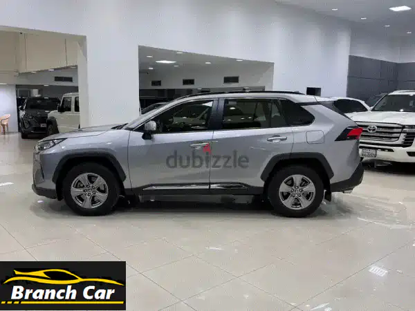 فرصة مميزة: تويوتا راف فور 2023 فضي Mid Option | بحالة الوكالة، ضمان وتأمين ساري - البحرين