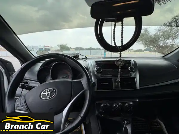 تويوتا ياريس 2015 هاتشباك للبيع: مالك أول، طلاء وكالة، نظافة فائقة