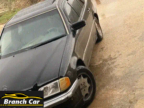 أودي A4 2004 للبيع: نظافة استثنائية، محرك وفيتاس بحالة الوكالة - لا تفوتها!