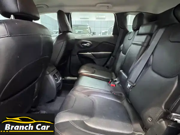 جيب شيروكي لونجيتود 2019 كستنائي | 4WD | جلد | تأمين 2026 | فرصة البحرين