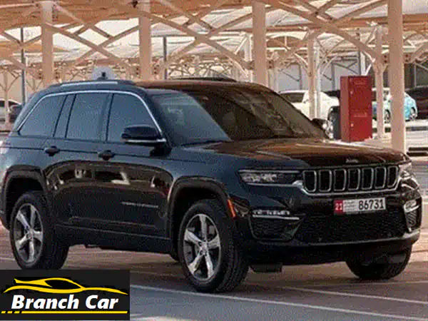 جيب جراند شيروكي 2017 ليميتد V8 GCC | قوة، فخامة، وأداء لا يُضاهى للبيع في عُمان