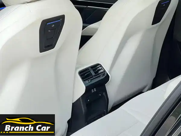 بي إم دبليو 520 i إم سبورت 4 سلندر 2.0 لتر أم  كت موديل 2024. السعر: 205,000 درهم. العداد: 20,000 .