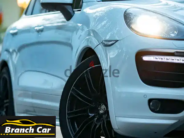 فرصة ذهبية: بورش كايين GTS 2013 بيضاء V8 - فخامة وأداء استثنائي في البحرين (تأمين لـ2026!)